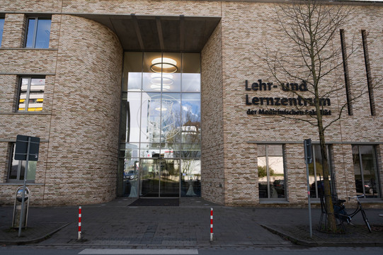 Eingangsbereich des Lehr- und Lernzentrums der Medizinischen Fakultät.